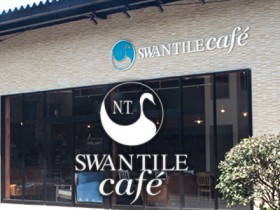 スワンタイルカフェ、外観とロゴの写真