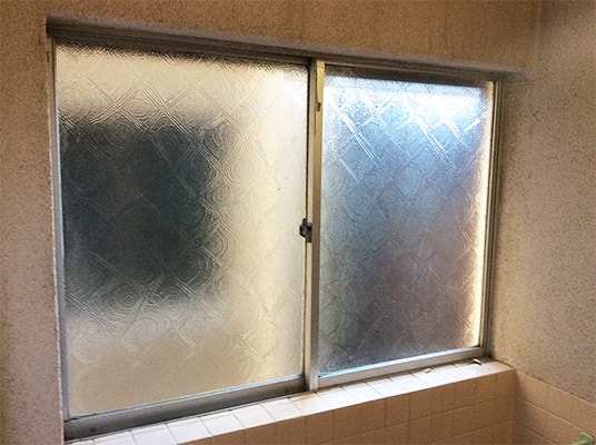 風呂場の窓ガラスの断熱効果を高めたい