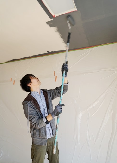 ド素人でも天井にペンキを塗れるのか 実際にやってみた 賃貸マンションのセルフリノベ 2 建材ダイジェスト